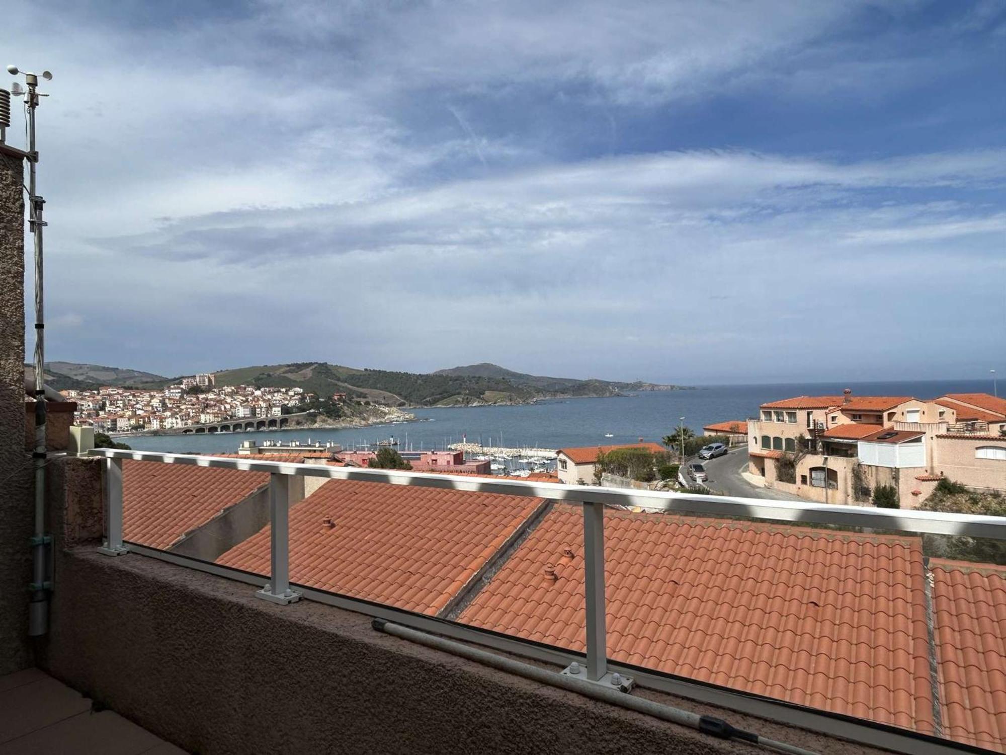 Maison Bord De A Avec Terrasse Et Garage - Fr-1-225c-164 *
